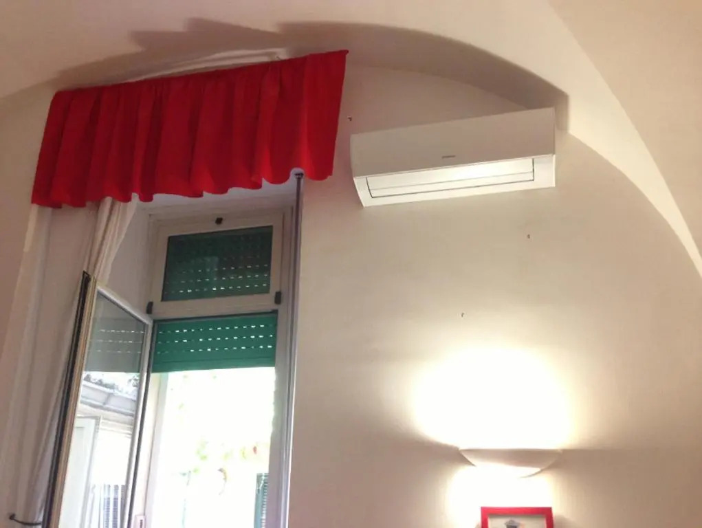 Studio with enclosed garden and wifi at Roma