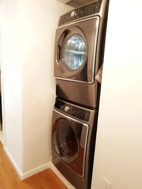 Charming 3br Apt, Only 20 Minutes To Time Square! 3 Bedroom Apts