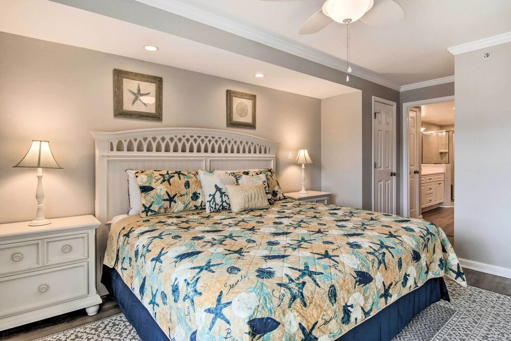 Walk to Shore! Family Condo w/ Pool in Ocean City