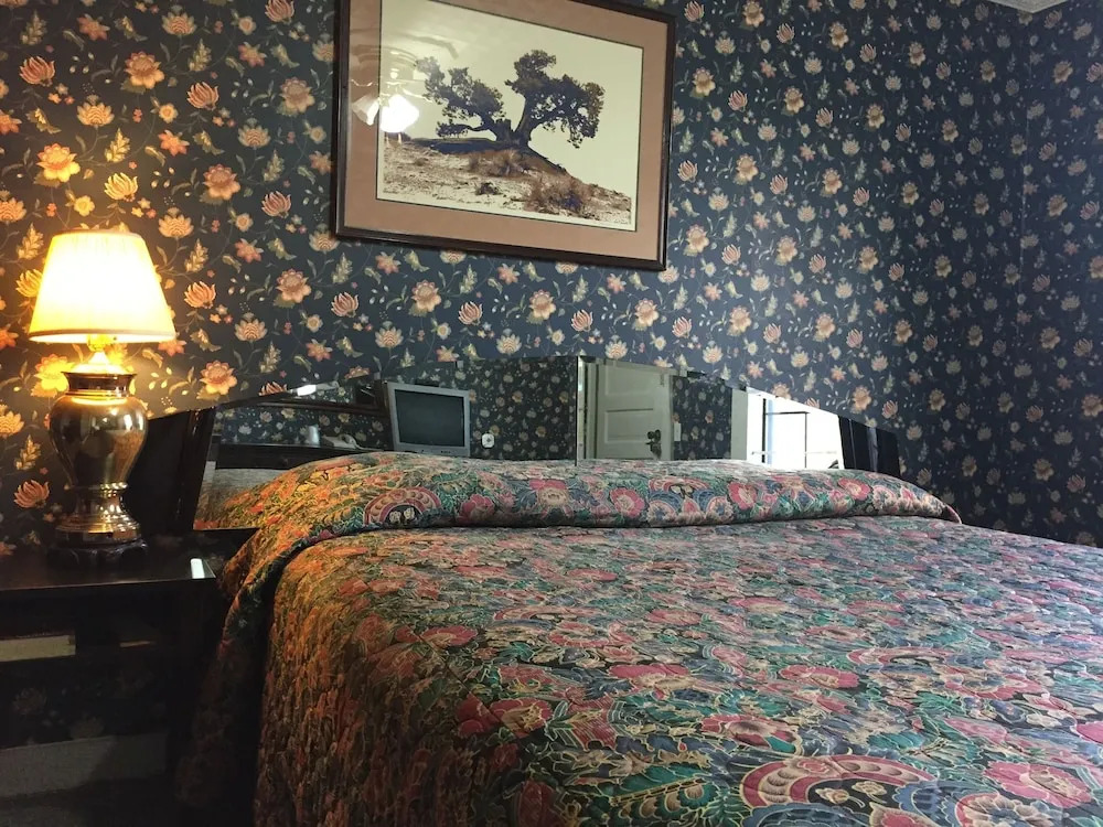 Delux Inn