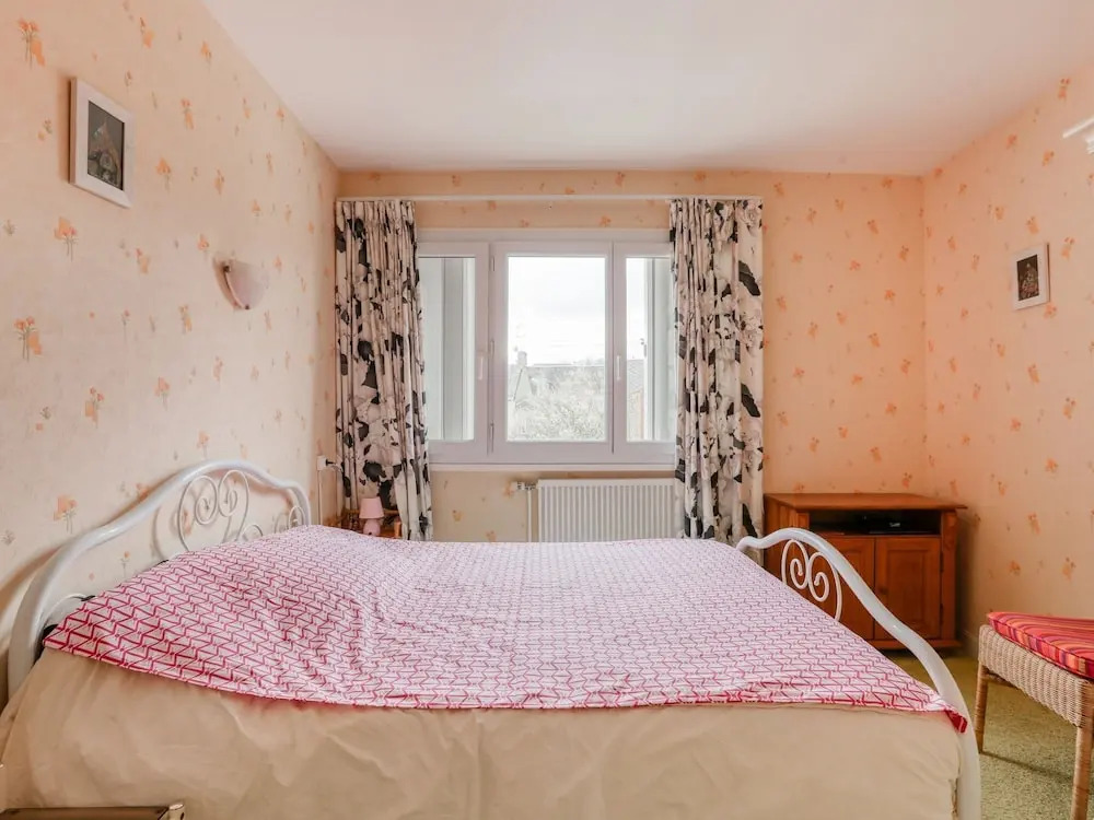 Beachfront Apartment in Grancamp-maisy With Terrace