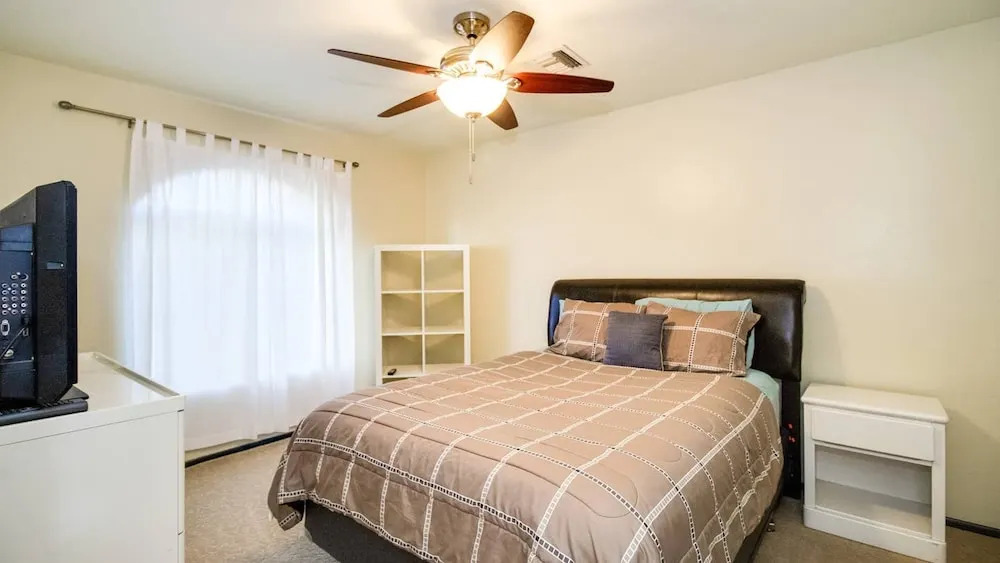 North Phoenix 6 Bedroom With Guest House & Pool!