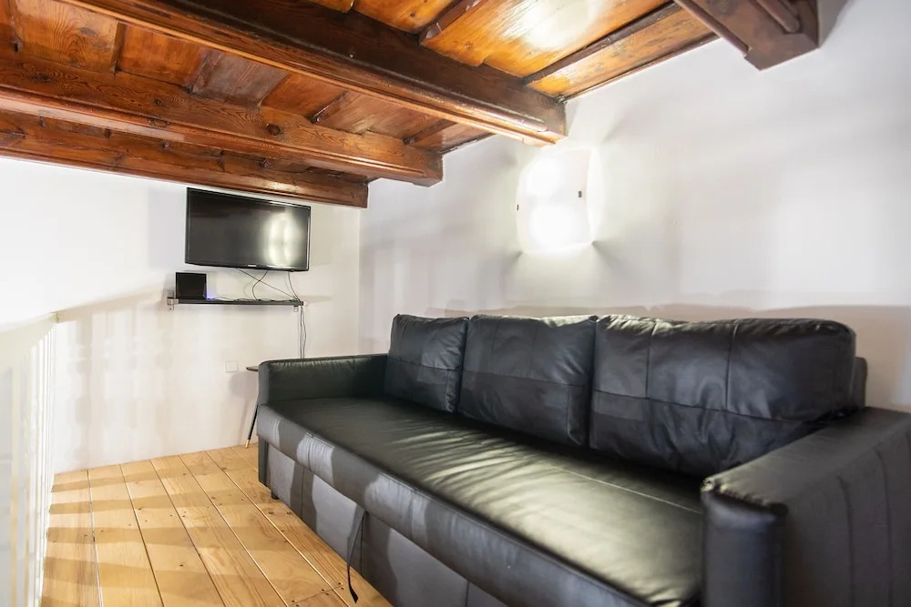 Lovely Apartment on Mala Strana just 10 mins walk to scenic places