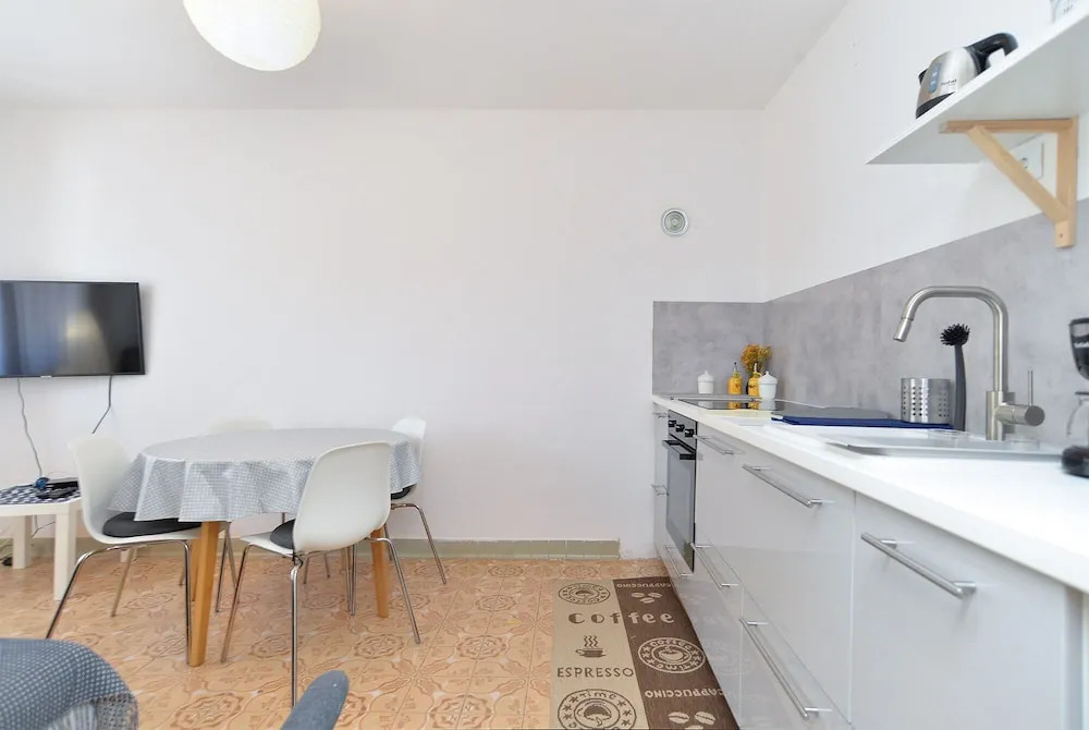 Apartment 1928