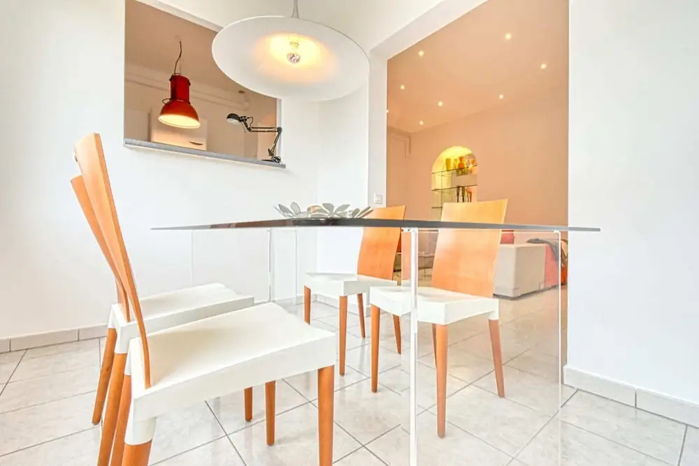 Bright and Beautiful Apartment, 10 Mins From Palais & Croisette