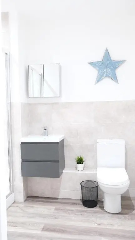 Unique FAMILY&Contractors Apartment with Private Parking + Central Bedford