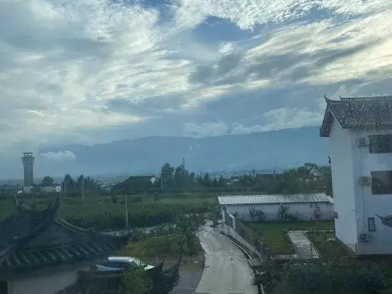 Lijiang Yuni Xiaoyuan Inn (Sanyi Airport)