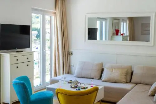 Five-Bedroom Apartment in Zaton Mali