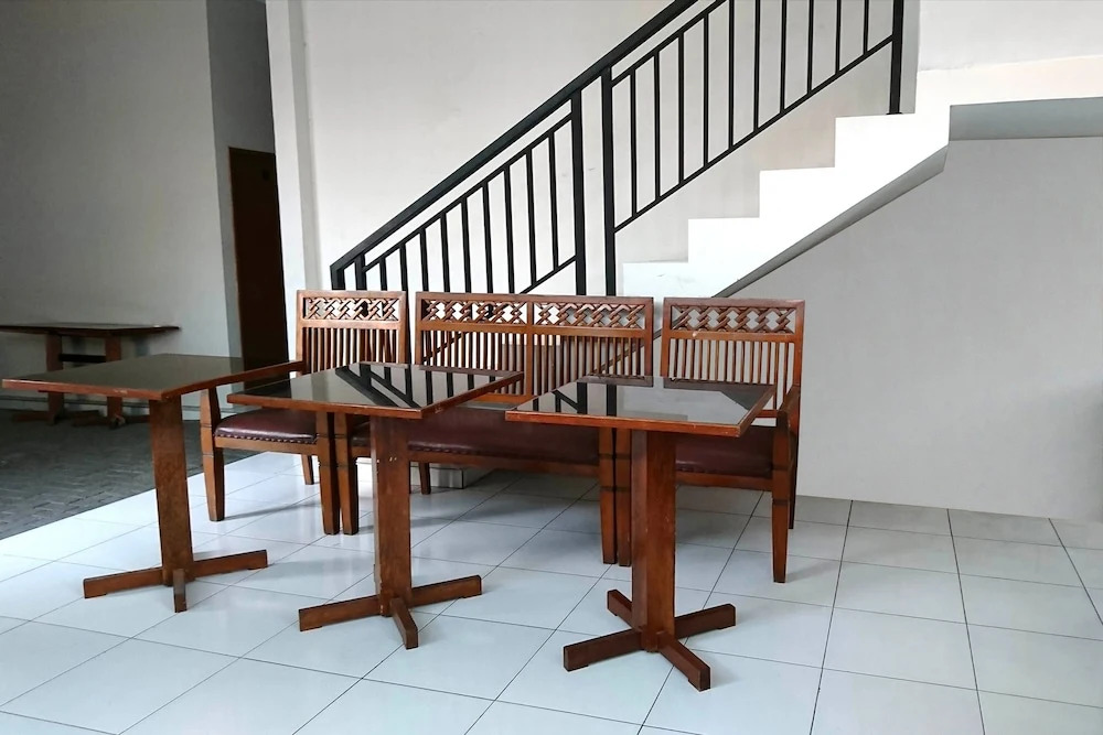 OYO 746 Harmoni