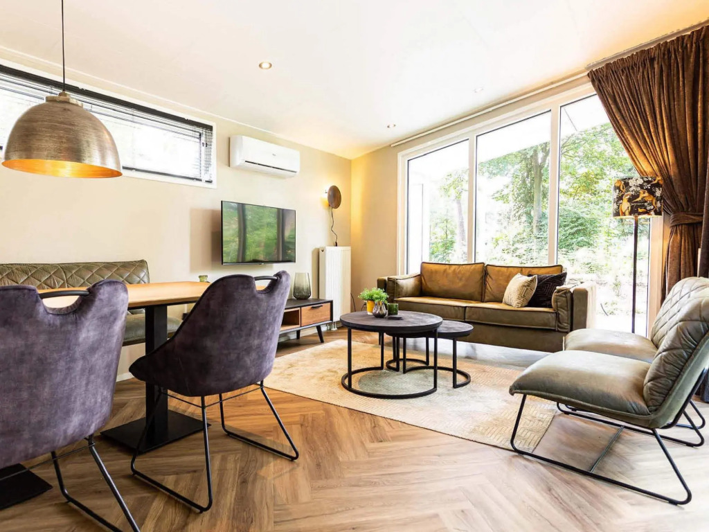 Well-kept chalet with microwave, in a holiday park in the middle of De Veluwe
