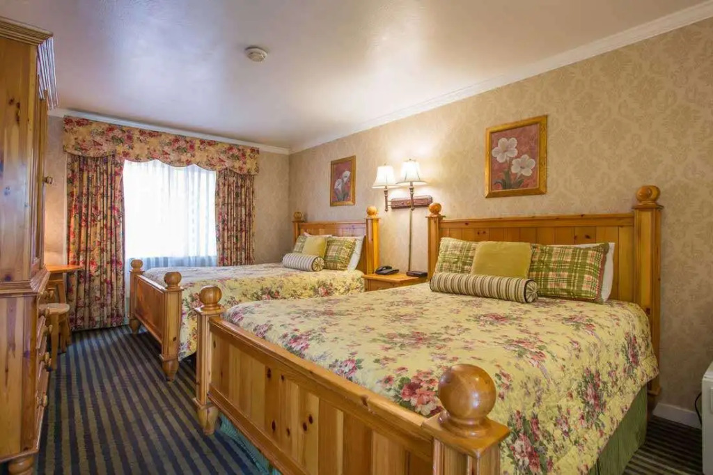 Carmel Inn & Suites