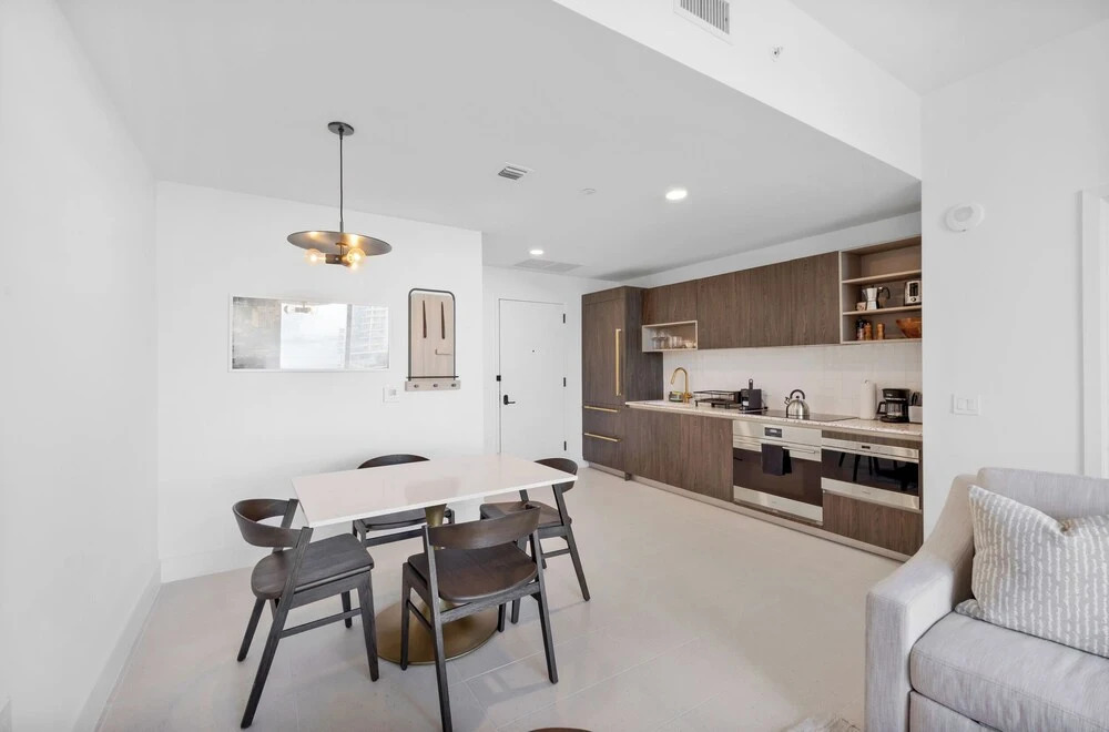 Luxury 1-BD with Breathtaking DTW Views