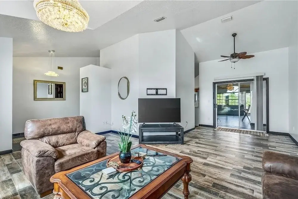 Relaxing Family Retreat In The Heart Of Sebastian 3 Bedroom Home