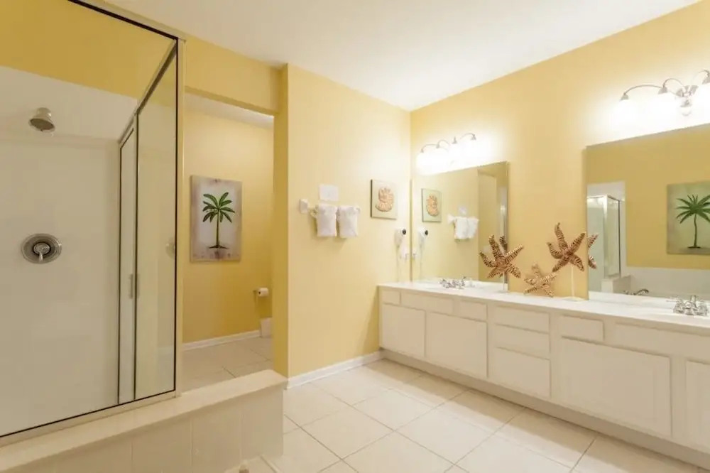 3 Bed 2 Bath Premium Lakeview l 1004