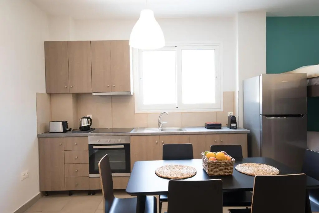 Local Hostel & Suites