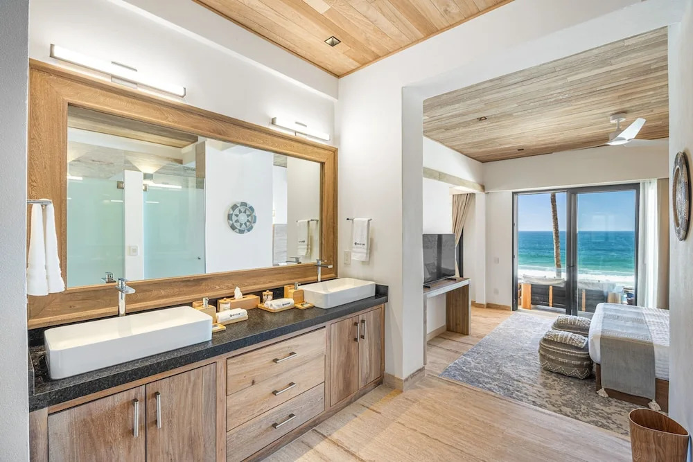 Private Careyeros Oceanfront Living