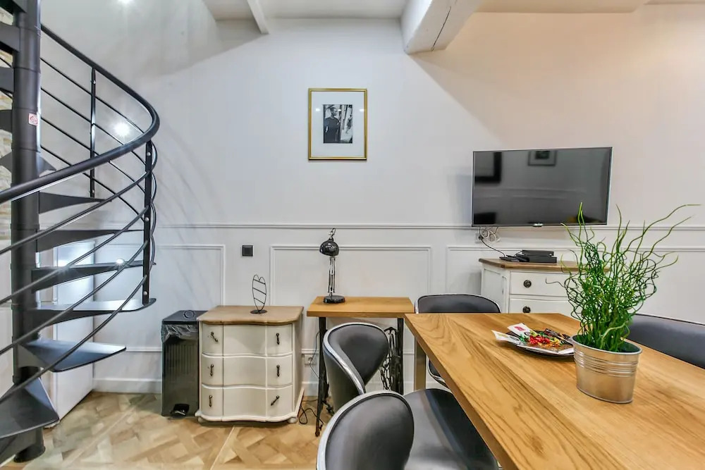 32 Atelier Paris Fashion