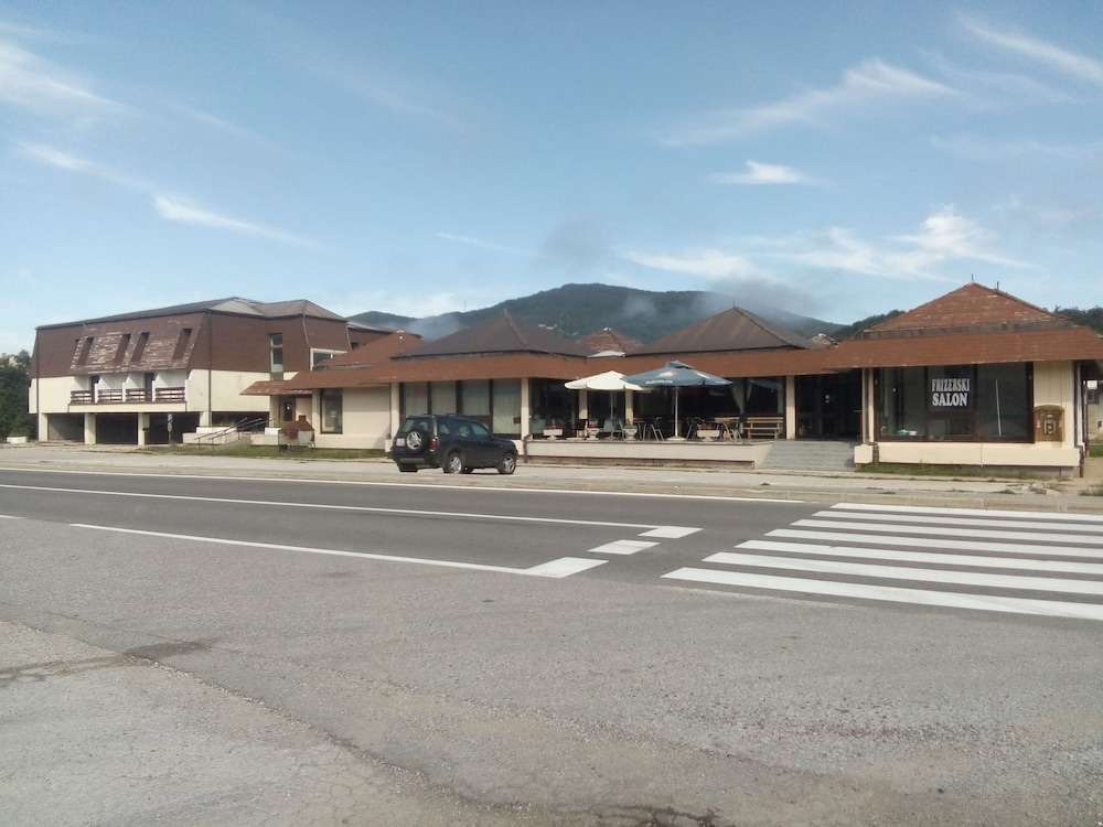 Motel Licki Krovovi