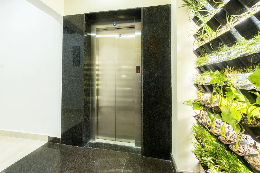 Treebo Greenwood Premier Suites, Old Airport Road