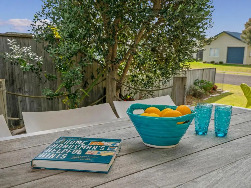 Captain's Cabin - Cooks Beach Holiday Home