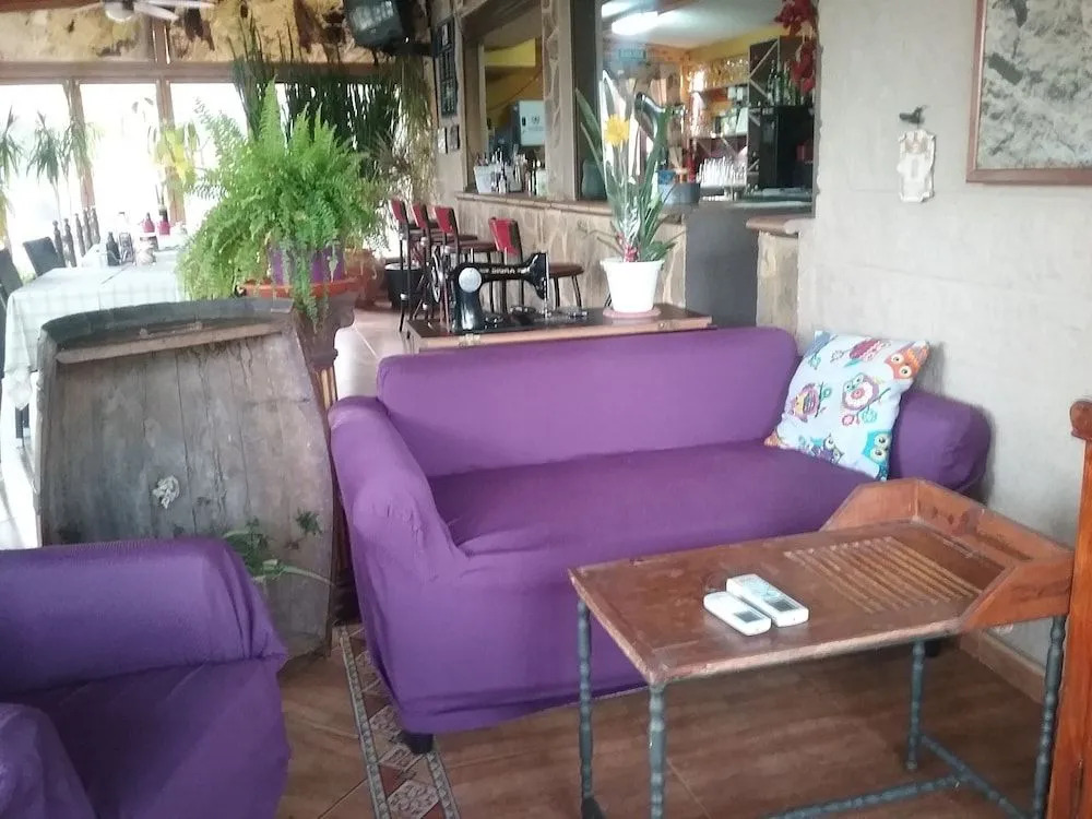 Isis de Cuenca Alojamiento Superior especial para Moteros con Piscina