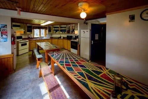 HI Castle Mountain - Hostel