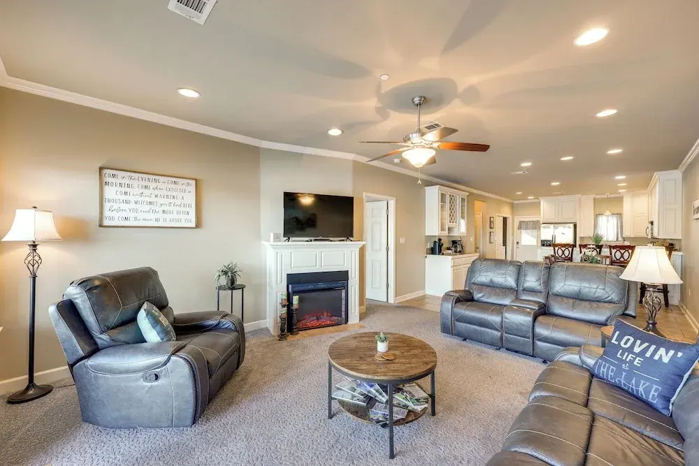 Pool & Lake Hamilton Access: Hot Springs Condo!