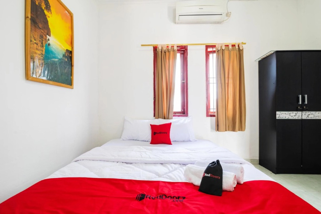 RedDoorz near Universitas Pamulang