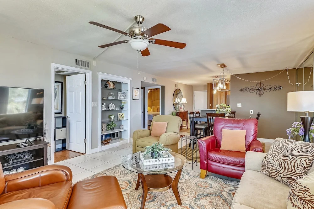 DP 202C Recently renovated 2 bedroom condo near Destin Harbor and amazing views by RedAwning