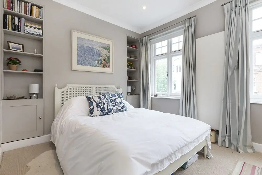 Stylish 2 bed Battersea home located just across from the famous Battersea Park