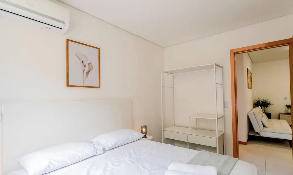 Modern apt With Pool Near the Beach Avr0203