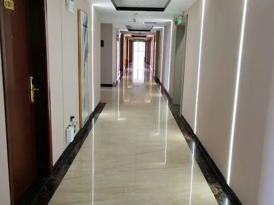 Shenzhen Bolang Hotel (Xintangwei Metro Station)