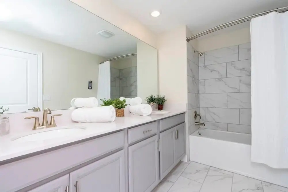 Luxurious Family-Friendly 5 Bd w/ Screened Pool & Close to Disney 2905
