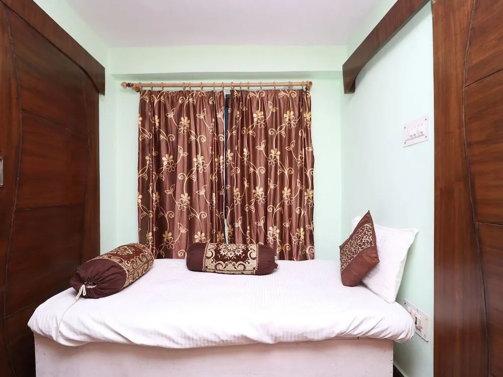 OYO 14125 Home Hill View 2BHK Clock Tower