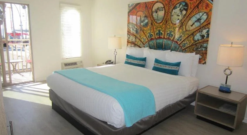Carousel Beach Inn