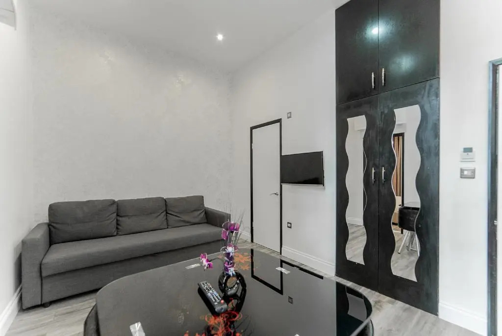 Imperial Court Suites