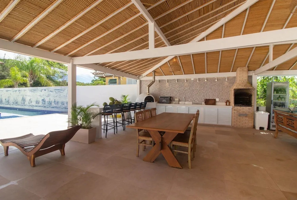Mansão Pé na Areia Ferradura com 4Suítes