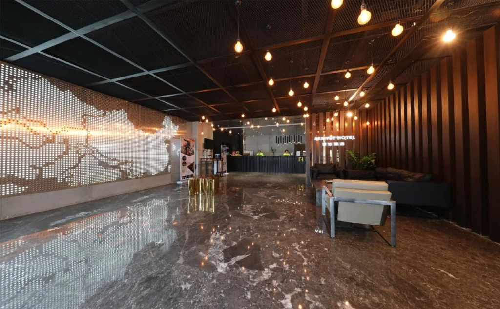 Arrivee Hotel