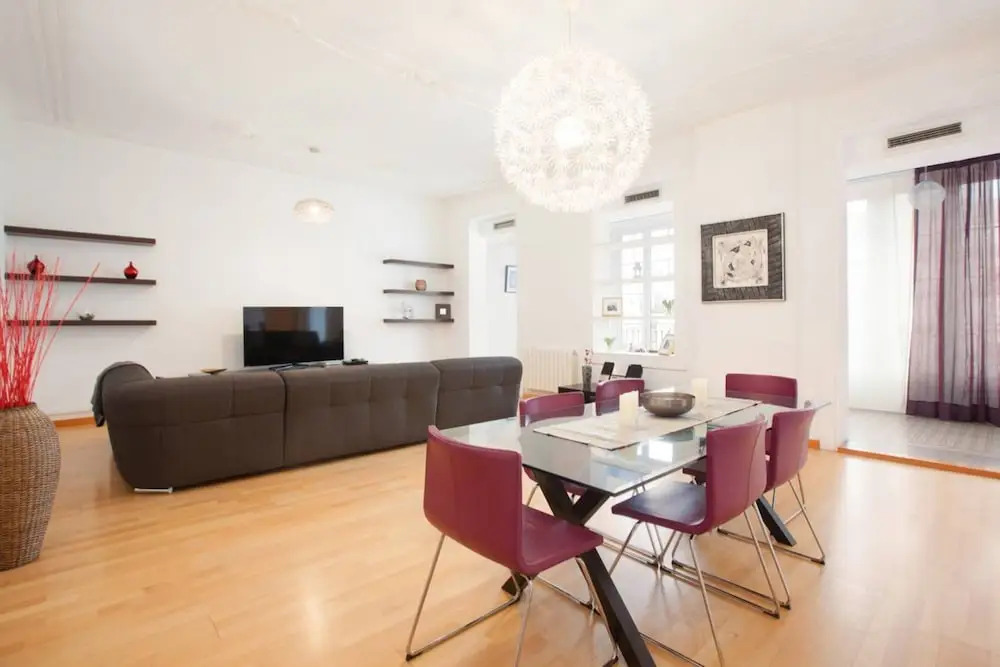 Akira Flats Urquinaona Centric apartment