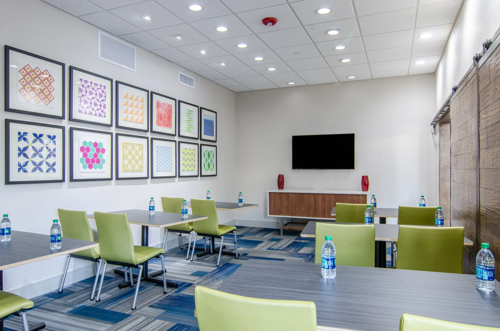 Holiday Inn Express & Suites - Atchison by IHG
