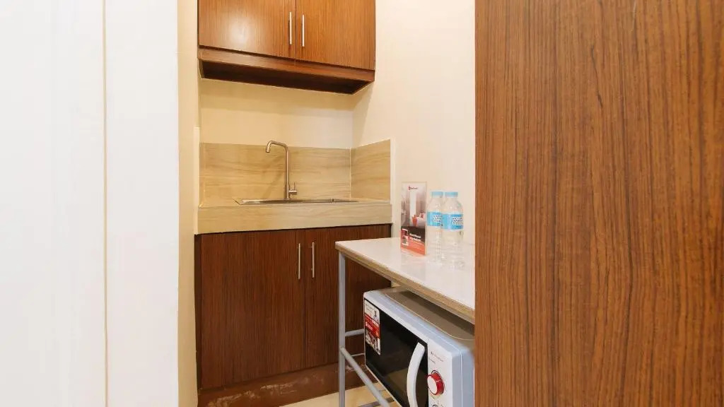 RedDoorz Plus near Uptown BGC Mall