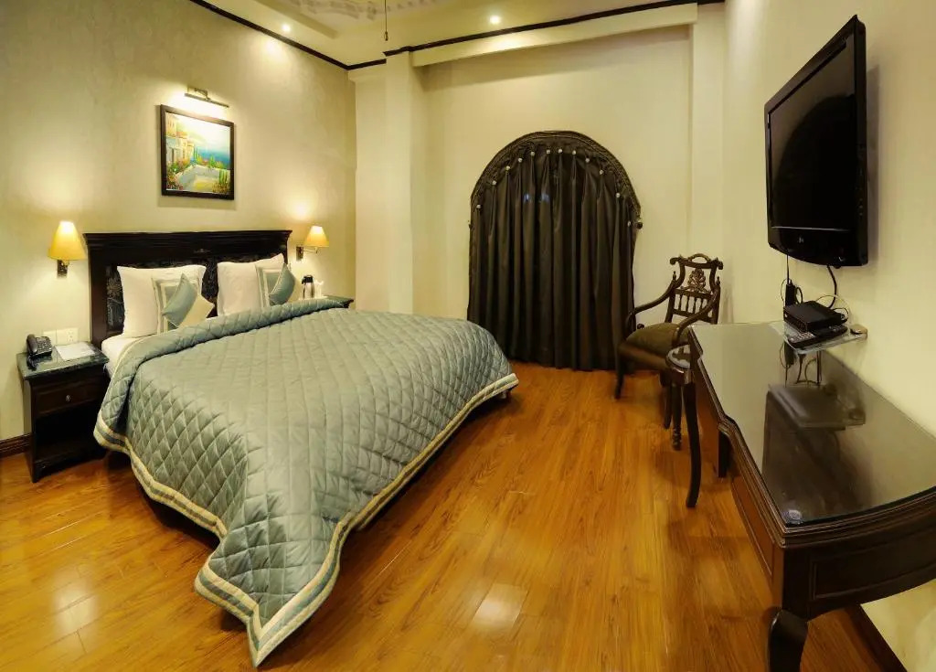 Hotel Diplomat Residency
