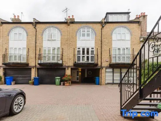 Modern Tower Bridge 3BR House