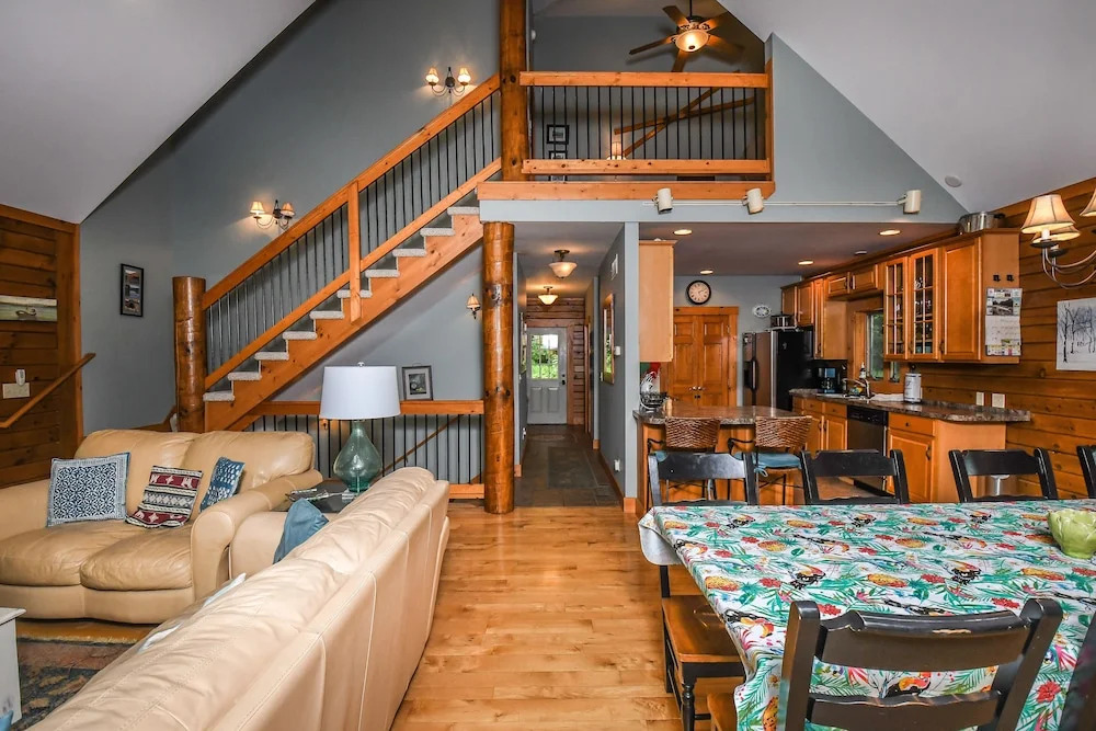 Pinehaus Chalet 4 Bedroom House
