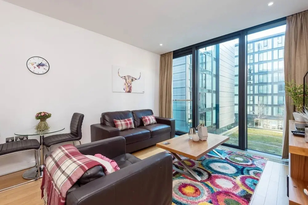 Modern Yet Homely Quartermile Apartment With Elevator