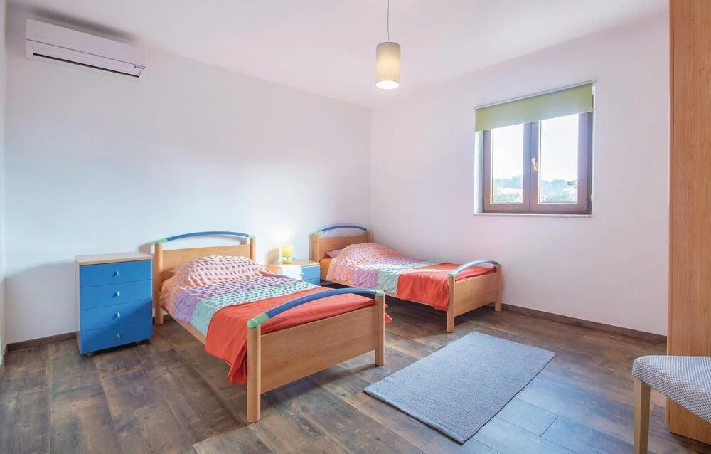 4 Bedroom Gorgeous Home In Pula