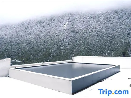 Yanlan Xue Xiu · Snow - domain Secret - land Homestay (Siguniang Mountain Scenic Area Store)