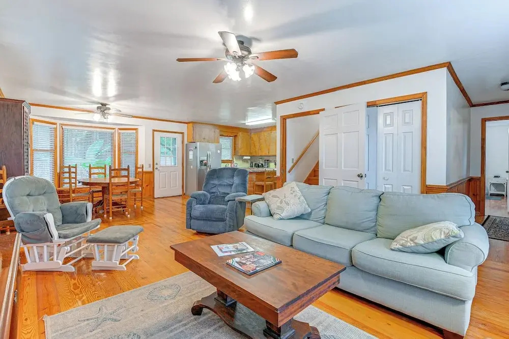 Half Mile to Beach: Murrells Inlet Home w/ Deck!