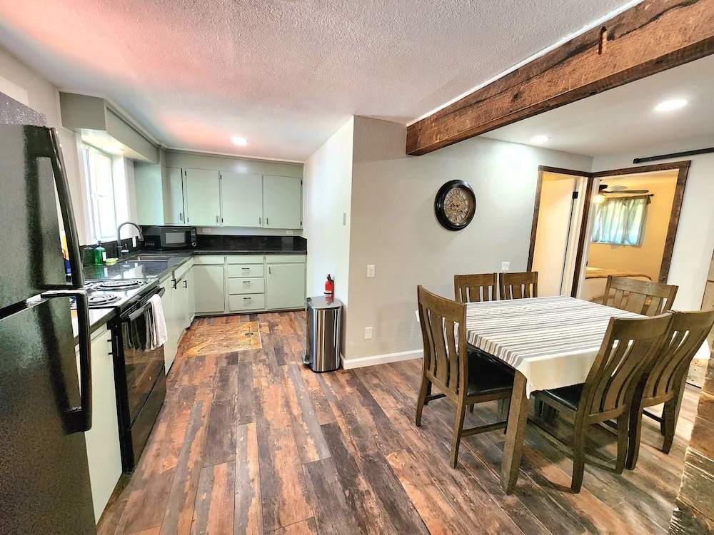 Miners Suite in Shaver Lake