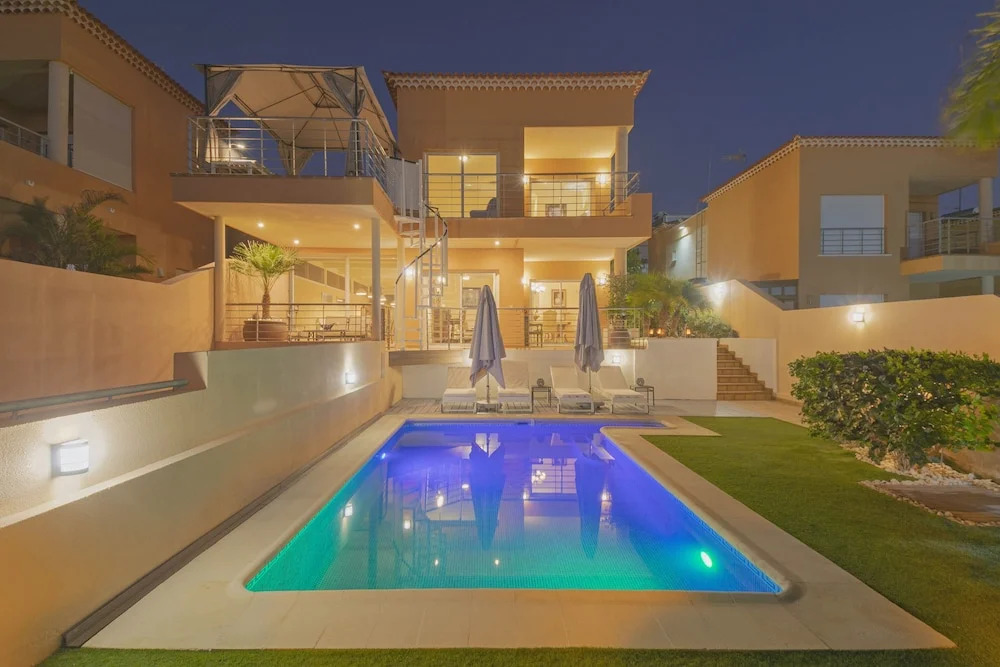 My Island Escape - Sea Views - Private Pool, Sauna